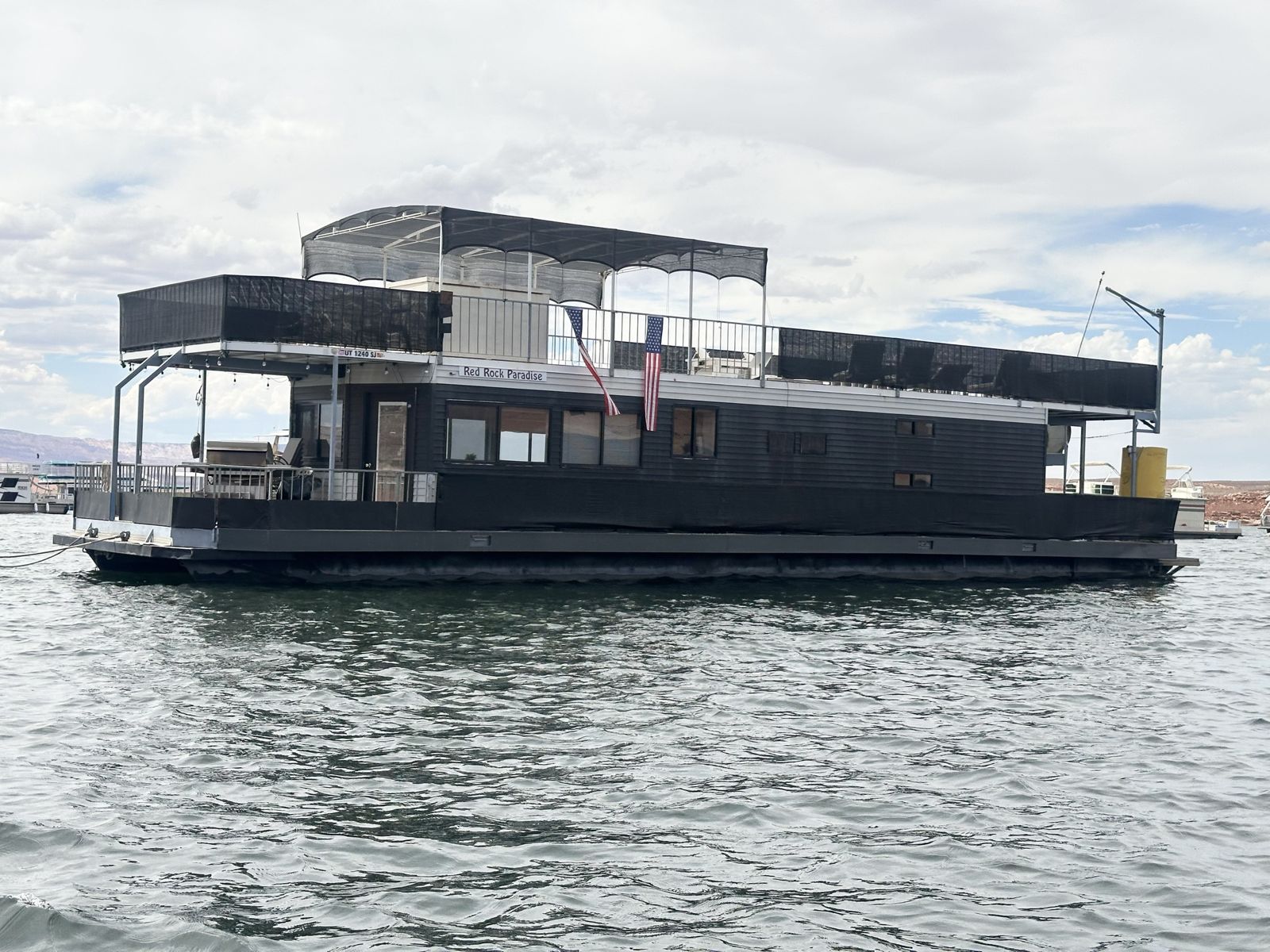 Red Rock Paradise 75 foot Hansen houseboat side view